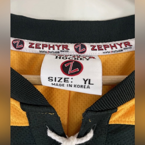 Notre Dame YOUTH Hockey Jersey. Gently Used. Size Youth Large - Picture 3 of 10